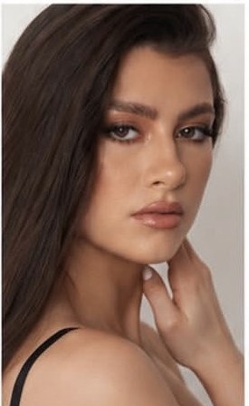 Francesca D beauty close-up with soft glam make-up